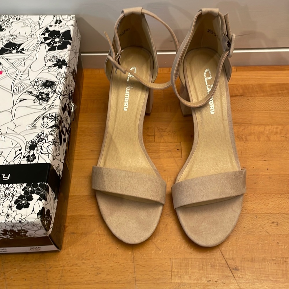 Womens Chinese laundry Jody sandal 8.5
